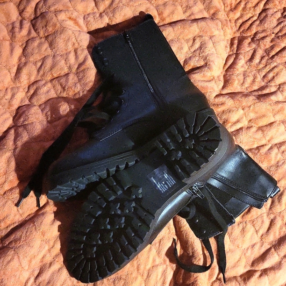 Womans Black leather boots 11M